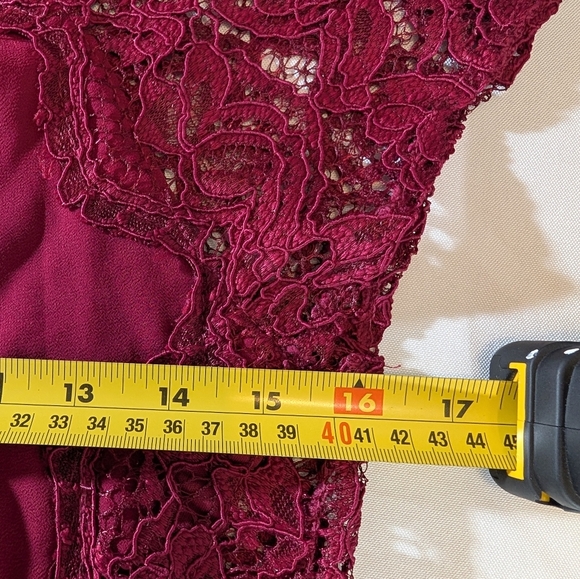 TFNC Lace Shell Top in Burgundy - Picture 6 of 8